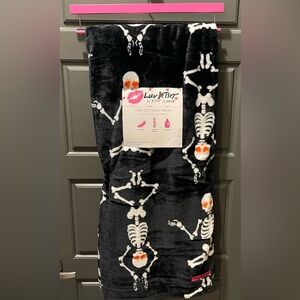 HALLOWEEN THROW BLANKET BETSEY JOHNSON SKELETON
